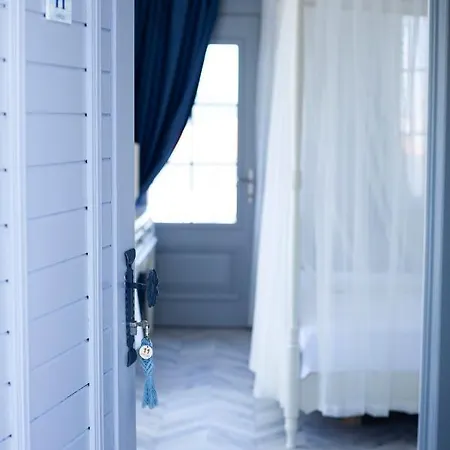 Efruze Hotel *